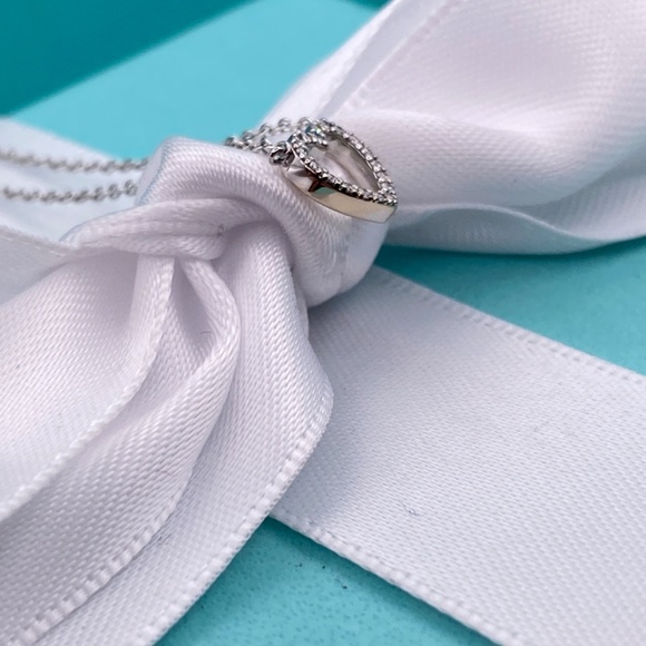 SOLD🔥Tiffany & Co. Necklace Metro Heart Diamond necklace 750 white Gold w/box - Picture 3 of 10